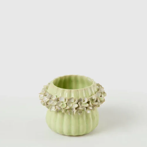 jarron-ceramica-flores-relieve-verde